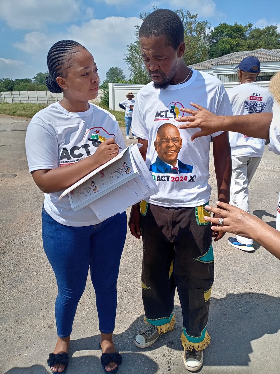ACTYouthWing_'s tweet photo. ✊ Our Youth Brigade at the forefront of ACT recruitment efforts ❤️🖤💚💛 #amadelakufa #ACT #RegisterToVoteACT #VoteACT2024 https://t.co/EautKJjmaO