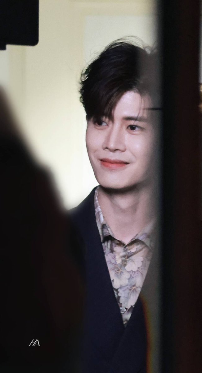 KanyaratSo's tweet photo. ใครไหวไปก่อนเลย…เราจะอยู่ตรงนี้ ❤️❤️❤️
#ETROFW24 
#RenJialunFashionWeek2024 #RenJialunMilanFashionWeek2024
#เหรินเจียหลุน #AllenRen #RenJialun #任嘉伦 https://t.co/GEWYJN252o