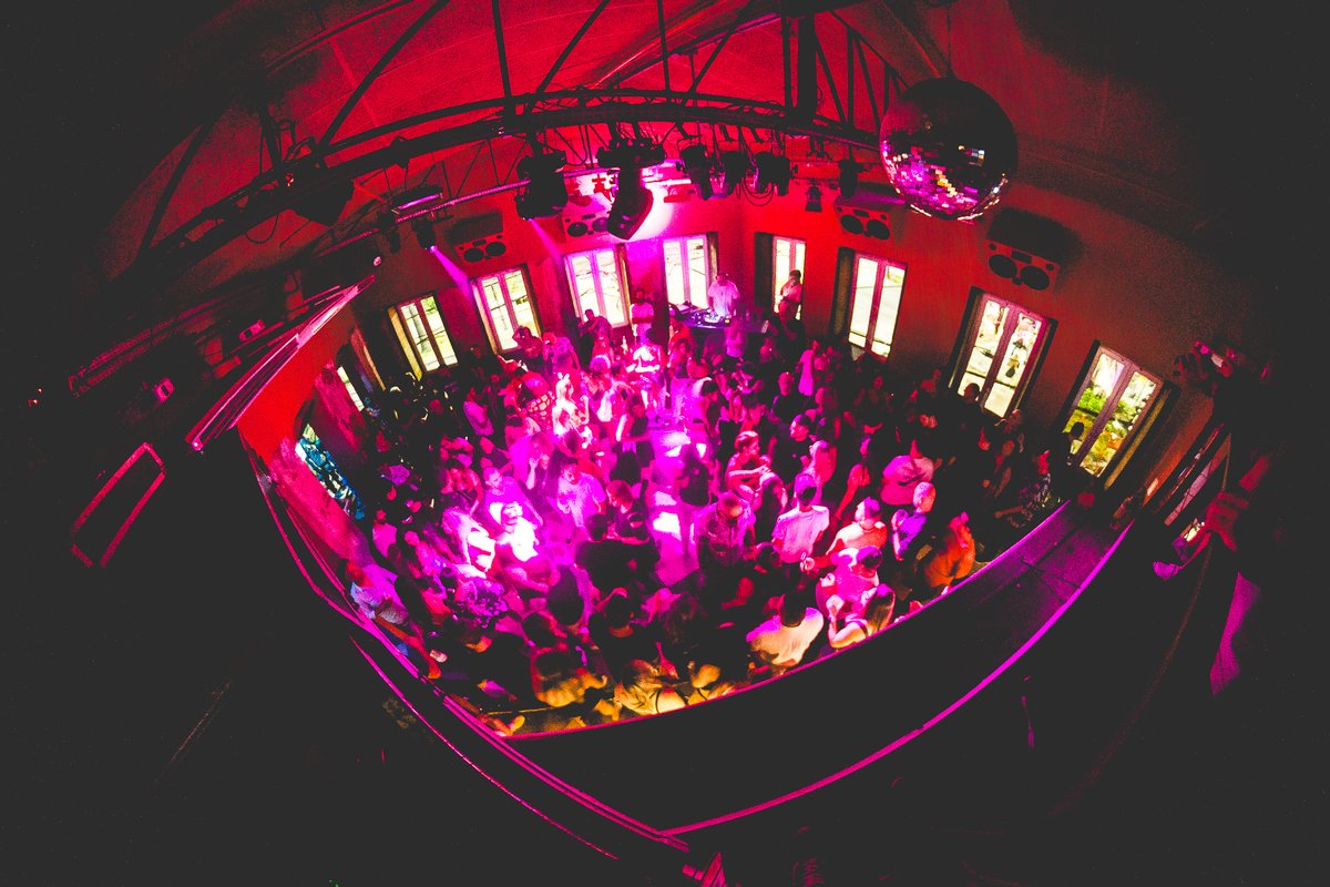 Sábado tá chegando e preparamos uma playlist novinha pra gente ensaiar uns passinhos. Uma chuva de SummerEletrohits e música boa! Só as brabas.

Confere no link abaixo:
open.spotify.com/playlist/38sNE…