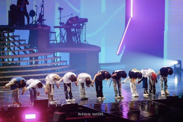 HanbinWeLoveYo2's tweet photo. No matter how hard this app tries to bring them down, the genuine love and support from real fans will keep TREASURE rising, unstoppable and shine brighter than ever 🌟🩵

트레저는 다이아몬드처럼 계속빛날거임.
#TeuDayFairy #트레저에게_편지
#TREASURE #트레저 @treasuremembers https://t.co/dawY9vkfND