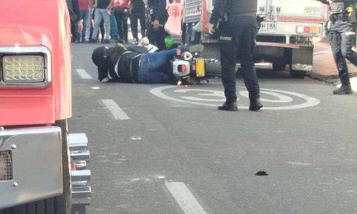 ELTIEMPO's tweet photo. ¿A qué proceso se expone expolicía que les disparó a dos presuntos ladrones en Bogotá? ⬇️

https://t.co/9oNSjM4vC3 https://t.co/WGw061GApW