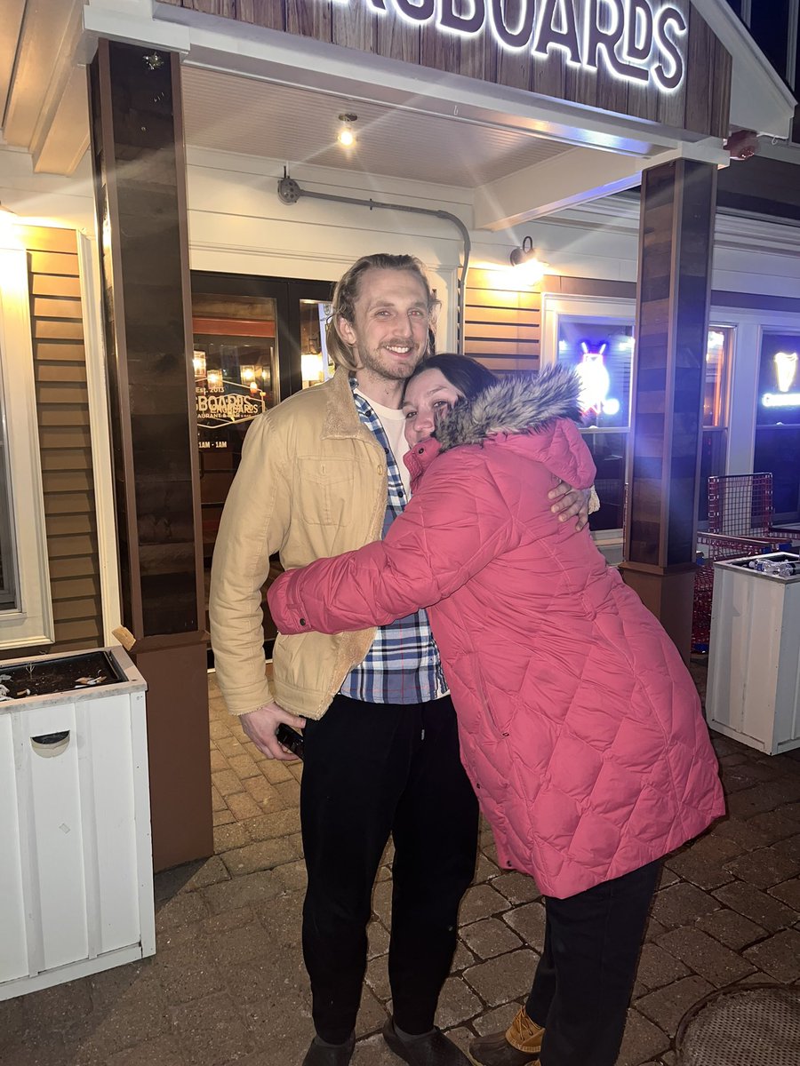 micaelajgrimes's tweet photo. this being chris’ profile pic is so funny bc he looks great and i look like a fan that begged for a picture https://t.co/06hBuBihjV