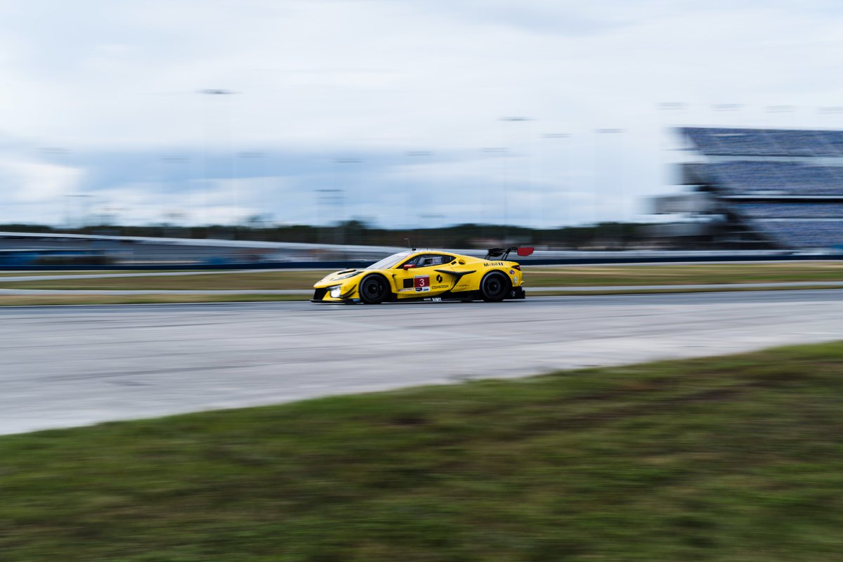 Let's mark #WallpaperWednesday with the stunning Corvette Z06 GT3.R! Check out these captivating shots from our pre-season test event at Daytona International Speedway. Stay tuned as the team gears up for the Twelve Hours of Sebring in March! #PrattMiller…