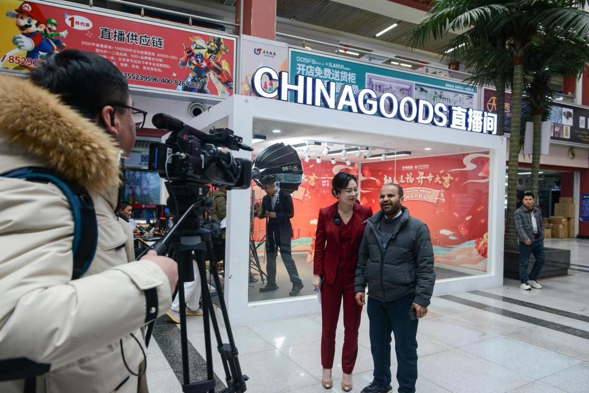 EHuajie's tweet photo. Yiwu, China, the "World Business Hub", opens its doors to welcome customers following the Spring Festival. 
After the Spring Festival, on the morning of February 21st, 75,000 shops in the "World Business Hub" , Yiwu China Commodities City, opened for business. https://t.co/spKiTTGgHP