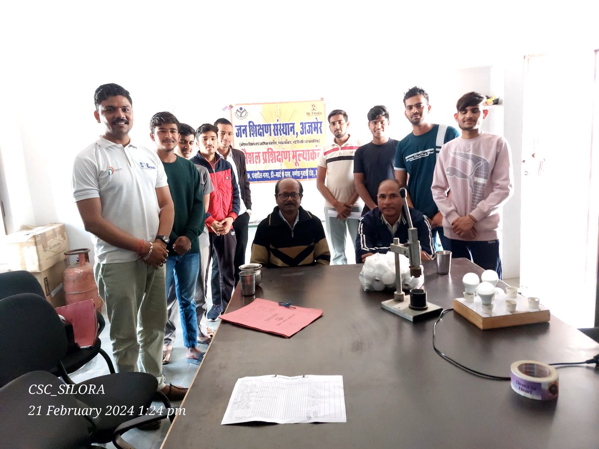 Hanumansankhla2's tweet image. आज #CSC_SILORA एवं जन शिक्षण संस्थान अजमेर के सहयोग के इलेक्ट्रीशियन ट्रेड के 3 महीने का कोर्स पूर्ण हुआ
जिसमे 20 अभ्यर्थीयो ने प्रशिक्षण प्राप्त किया

@_DigitalIndia @CSCegov_ @sanjaykrakesh @RJCSCRAJASTHAN @bhawanita