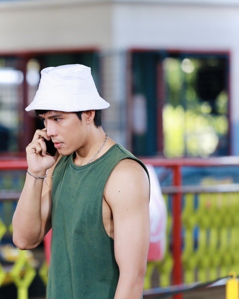 คืนนี้เจอกันนะค้าบ เวลา 20.40 น. ทุกวัน จ-พฤ ทางช่อง 7hd ฝากเป็นกำลังใจให้จ่าตัสด้วยนะ 😎 #ในรอยทราย 👥🏝️
#TwistOfFate
#Markgwafun 
#มากกว่าฝัน