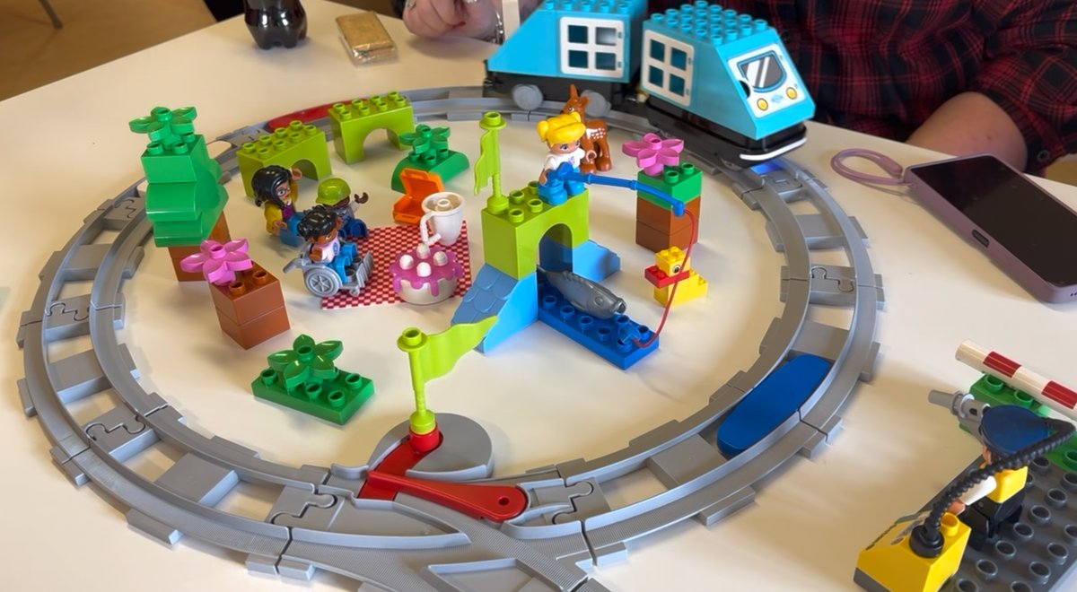 raisingrobots's tweet image. 🛤️Choo-choo!🚂Introduce your #EYFS pupils to🙌#coding & the amazing world of #STEAM with @LEGO_Education #CodingExpress & #STEAMpark -
plus teacher training too!
📢 All aboard... raisingrobots.com/product-catego…
#LEGOconfidence #EYFS #STEM #earlylearners #earlyyears…