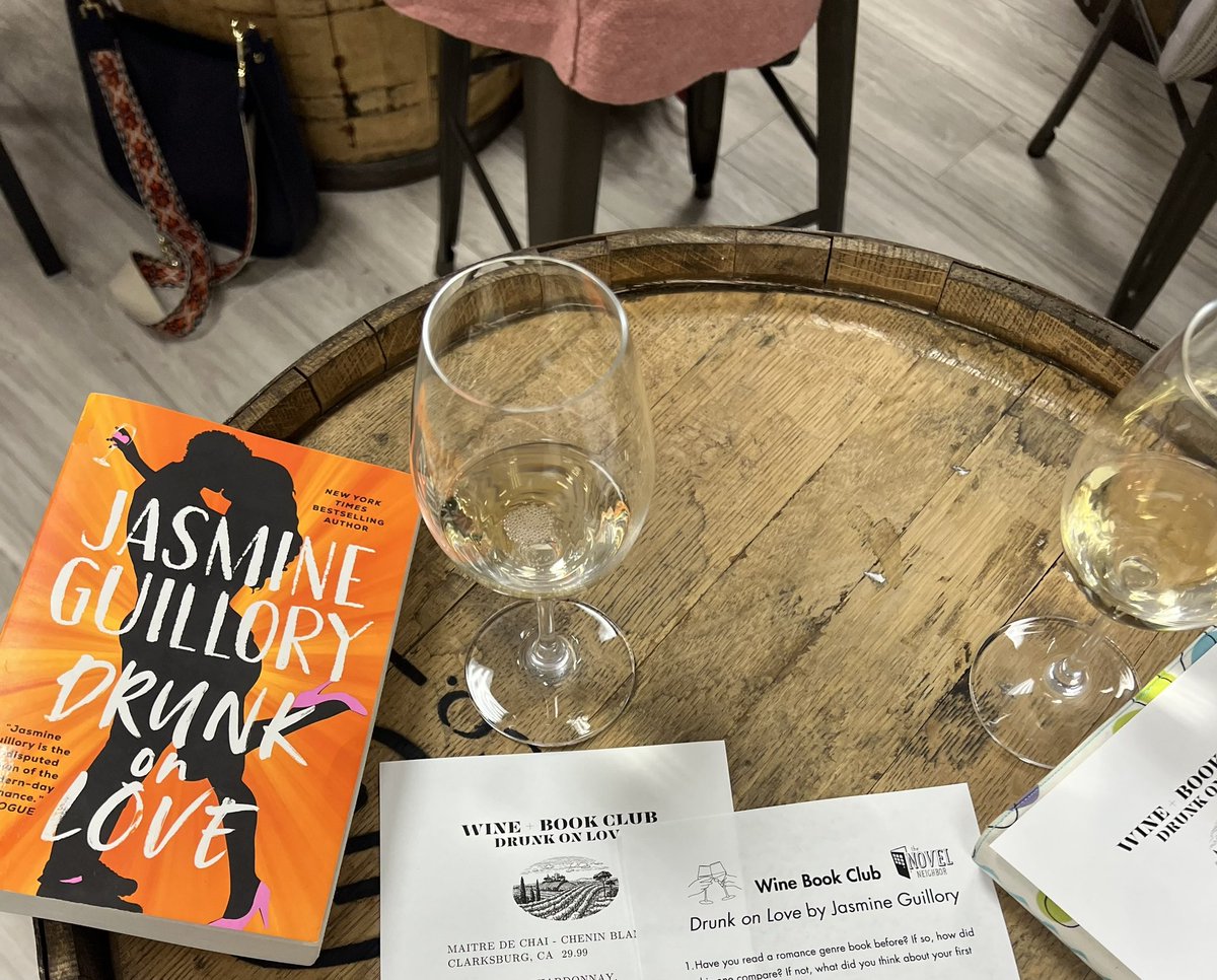 PSA: @novelneighbor hosts v fun events! Last night I went to a book discussion + wine tasting! 🍷