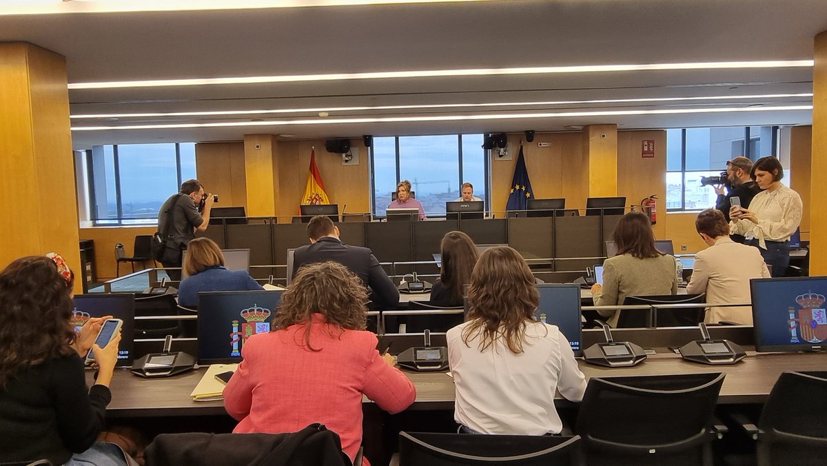 CambrolleMar's tweet image. ⚖️ 𝗟𝗲𝘆 𝗱𝗲 𝗠𝗲𝗺𝗼𝗿𝗶𝗮 𝗧𝗿𝗮𝗻𝘀 🏳️‍⚧️
Hoy desde @PlataformaTrans hemos mantenido reunión con todos los Grupos Parlamentarios del bloque progresista en el @Congreso_Es para promover una propuesta legislativa para reconocer y reparar a las víctimas de la dictadura y el…