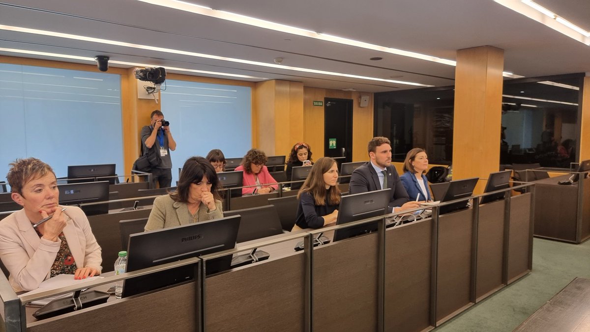 CambrolleMar's tweet image. ⚖️ 𝗟𝗲𝘆 𝗱𝗲 𝗠𝗲𝗺𝗼𝗿𝗶𝗮 𝗧𝗿𝗮𝗻𝘀 🏳️‍⚧️
Hoy desde @PlataformaTrans hemos mantenido reunión con todos los Grupos Parlamentarios del bloque progresista en el @Congreso_Es para promover una propuesta legislativa para reconocer y reparar a las víctimas de la dictadura y el…