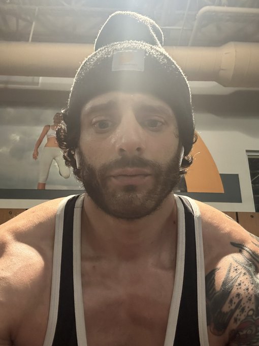 Before back and shoulders  vs  after back and shoulders. #LFG https://t.co/Qxz8qcGfnn<a href="/tag/lfg"class="tags"><span>#lfg</span></a>