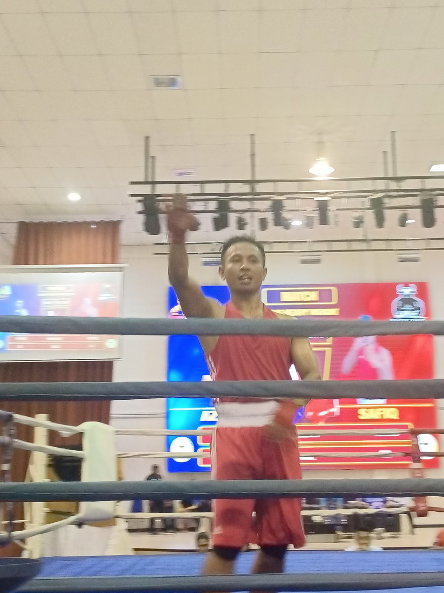 Latihan yang padu membuahkan hasil. 2 wakil PV175 yang mewakili Pasukan Tinju Kontinjen Armada Timur telah berjaya melayakkan diri ke peringkat Akhir Tinju KMO 27/24 bagi Kategori Berat masing-masing.
Keep it up!!. BRING US GOLD MEDAL!!
<a href="/MPA_Timur/">HQ Eastern Fleet</a> <a href="/RMNEasternFleet/">RMNEasternFleet</a> <a href="/tldm_rasmi/">Royal Malaysian Navy</a>