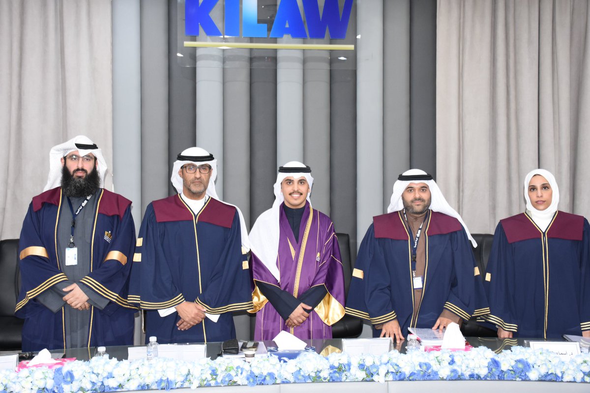 اللهـم لك الحمـد . .
بفضـل من الله وتوفيقـه، حصلـت علـى درجـة الماجستيـر فـي القانـون العـام     
بتقديـر إمتيـاز مـع مرتبـة الشـرف العليـا .
مشعـل عبدالرحمـن العنـزي