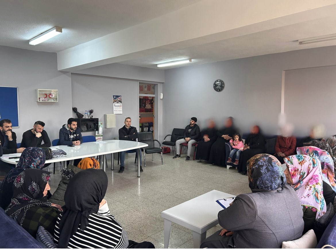 yeni_ilk's tweet photo. Öğrencilerimizin durumunu değerlendirmek amacıyla toplantımızı gerçekleştirdik. Katılım sağlayan ilgili velilerimize teşekkür ederiz 🌸 @KurtalanMem  @faypol56  @MuzafferUur11 https://t.co/walOB6Oxkf