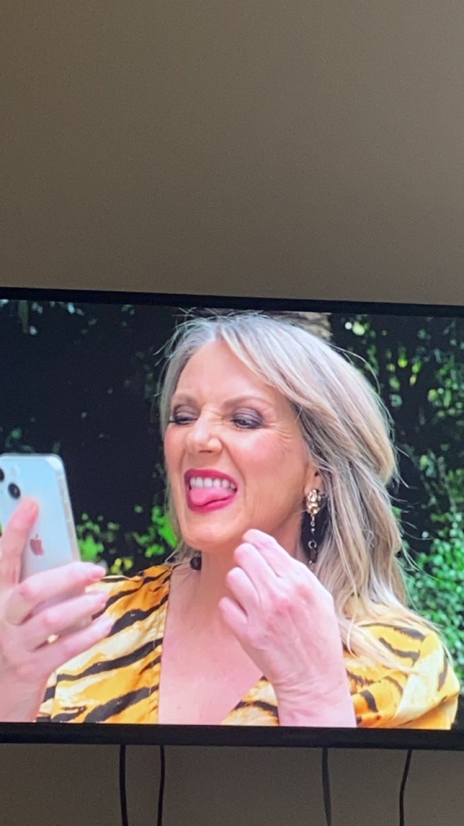 GenkinsRoger's tweet photo. Melenie is desperate for toad in the hole for breakfast lunch and dinner i think ๐๐๐ #neighbours #amazonfreeve https://t.co/QhGMZ8pp5p