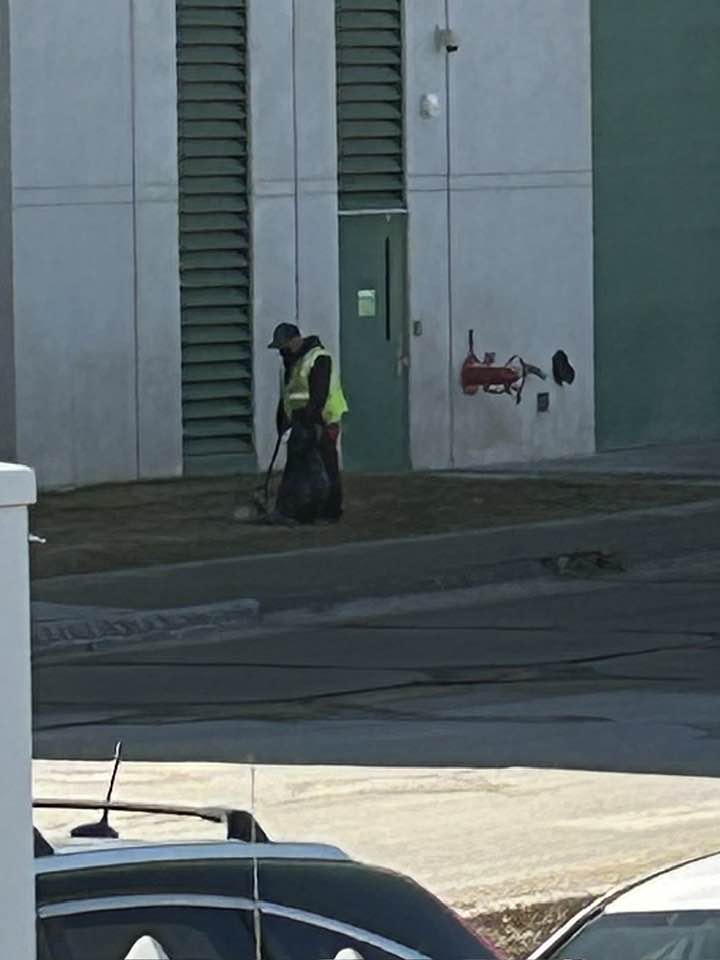 BBPOmaha's tweet image. Shout out to NFM for hiring someone to pick up litter &amp;amp; trash around their campus. #CommitToClean @nfmtweets #MakeADifference #litterattractslitter #OMAHA