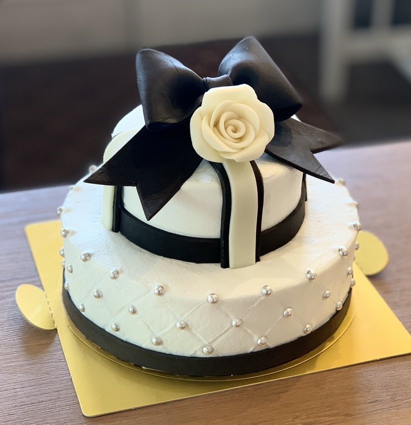 Leafstone06's tweet photo. お誕生日おめでとうございます🎉
2段ケーキ+色々〜♫
可愛く出来ました(^^)
ご利用頂きありがとうございます
#リーフストーン #オーダーケーキ #バースデーケーキ #2段ケーキ #リボンケーキ #北九州 #Leafstone https://t.co/n41eN5TJJp
