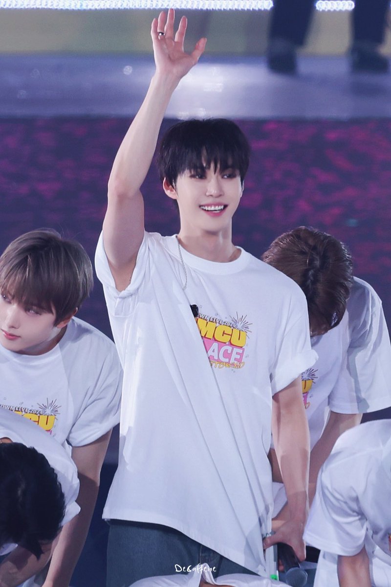 DeCaffeine_0201's tweet photo. 240221 SMTOWN Day1

૮ ⸝⸝ᓀ₀ᓂ⸝⸝ა 

#DOYOUNG
#도영 #NCT도영 #ドヨン https://t.co/n0MaNWFjJu
