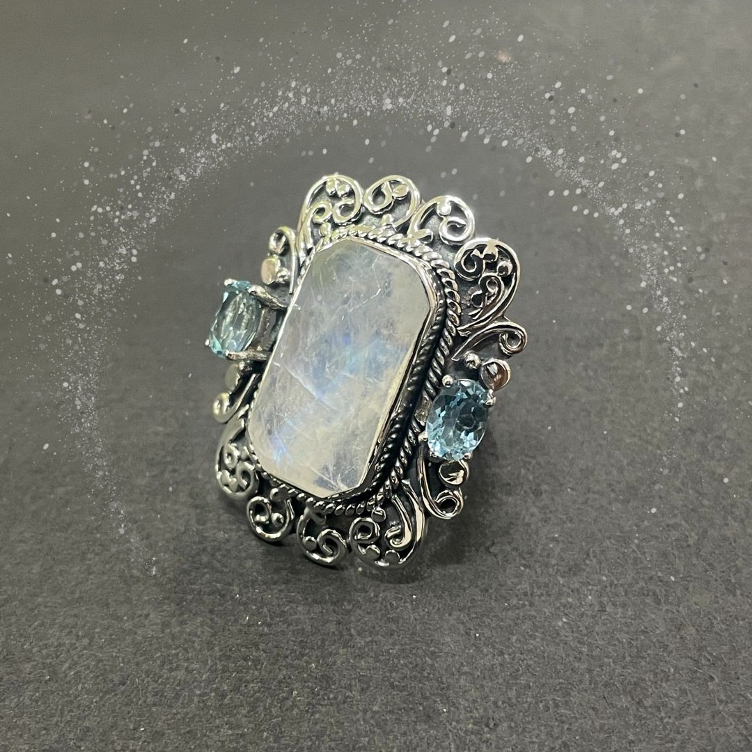 JewelsCraze7's tweet image. Make a statement with this ring that embody irresistible allure and charm.

#jewelscraze #moonstone #moonstonering