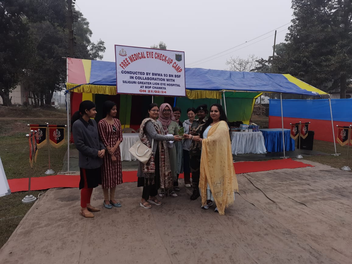 BSFNBFTR's tweet image. A free medical camp organised by 93 Bn @BSFNBFTR in collaboration with Siliguri Greator Lions Eye Hospital at BOP Chanakya to extend quality healthcare services to villagers residing nearby. Total 91 civilians treated &amp;amp; medicated by the team of skilled Doctors.
#CaringForOthers
