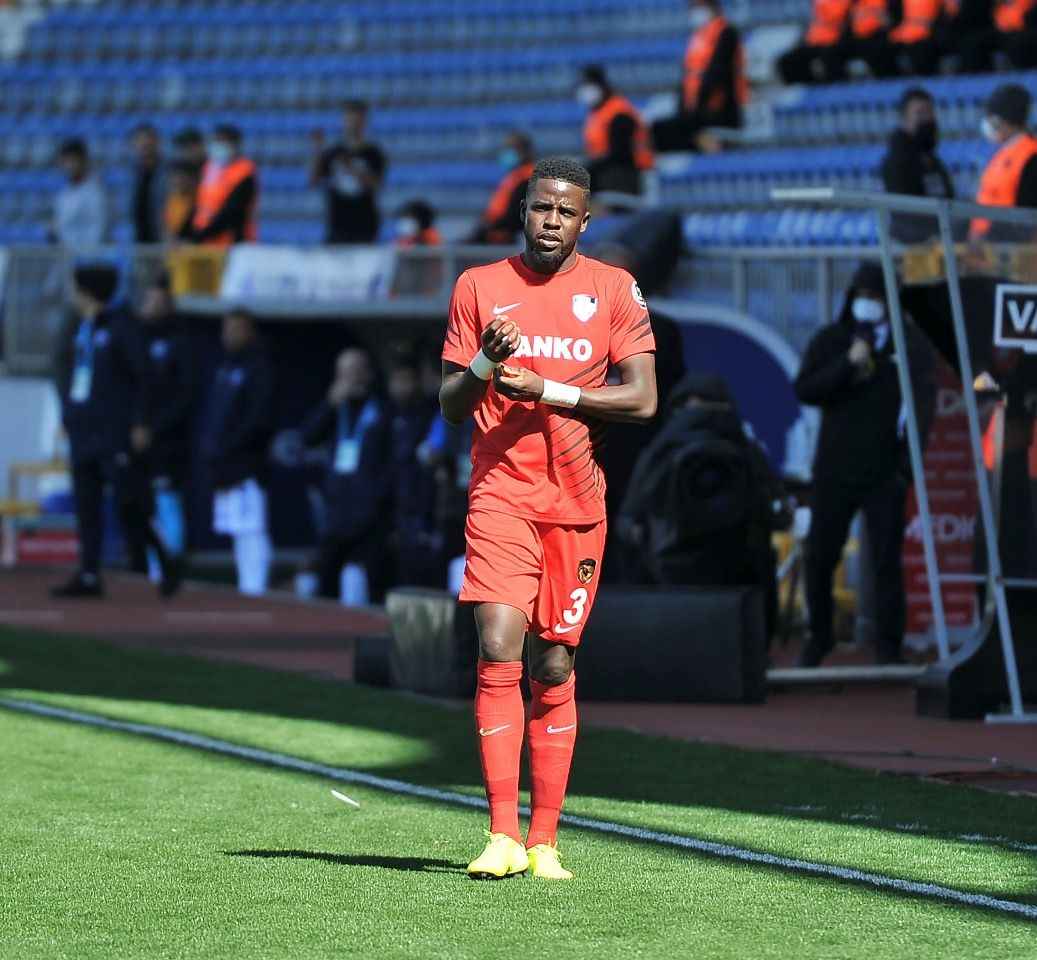 dogus_gazetesi's tweet image. Gözler Papy&apos;nin Cezasında
gaziantepdogus.com/gozler-papynin… @GaziantepFK #takım #Papy