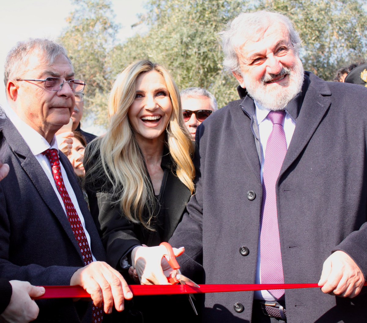 trentaore's tweet photo. #ProgettoHome, abbiamo inaugurato il Villaggio dell'Accoglienza Trenta Ore per la Vita per Agebeo, per ospitare gratuitamente i piccoli pazienti #oncologici e le loro famiglie in cura al @polibari2020.
Grazie a tutti!
@LCuccarini @ComunediBari @AgebeoOnlusBari @RegionePuglia https://t.co/mYQkX709mi