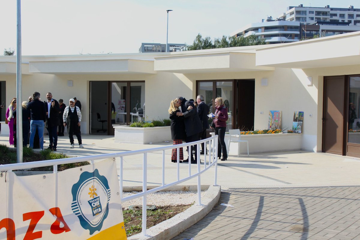 trentaore's tweet photo. #ProgettoHome, abbiamo inaugurato il Villaggio dell'Accoglienza Trenta Ore per la Vita per Agebeo, per ospitare gratuitamente i piccoli pazienti #oncologici e le loro famiglie in cura al @polibari2020.
Grazie a tutti!
@LCuccarini @ComunediBari @AgebeoOnlusBari @RegionePuglia https://t.co/mYQkX709mi