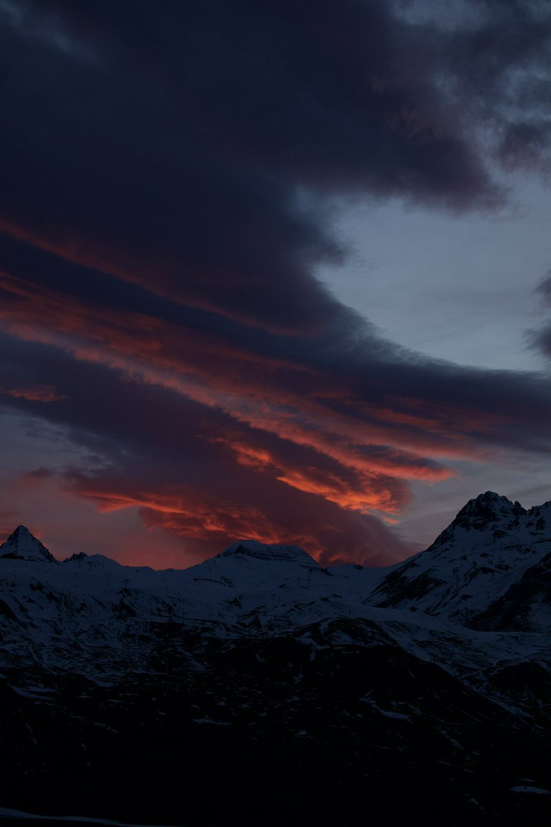 manualeso_'s tweet photo. Atardecer sobre el Valle de Tena … 

@CanonEspana https://t.co/p8QqFK6h87