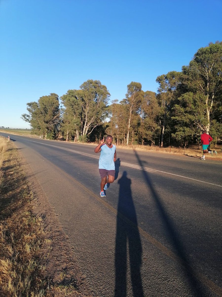 SAForTheLongRun's tweet image. 🏃‍♂️Ryno led an epic run in Fisantekraal as we gear up for the Two Oceans Marathon! Big thanks, Ryno! 🌟 Frans crushed the Peninsula Marathon in 4:30 - we're all proud! 🎉 Cheers to Totalsports &amp;amp; Faircape Transport for the support. #ForTheLongRun #TeamSpirit  #Community