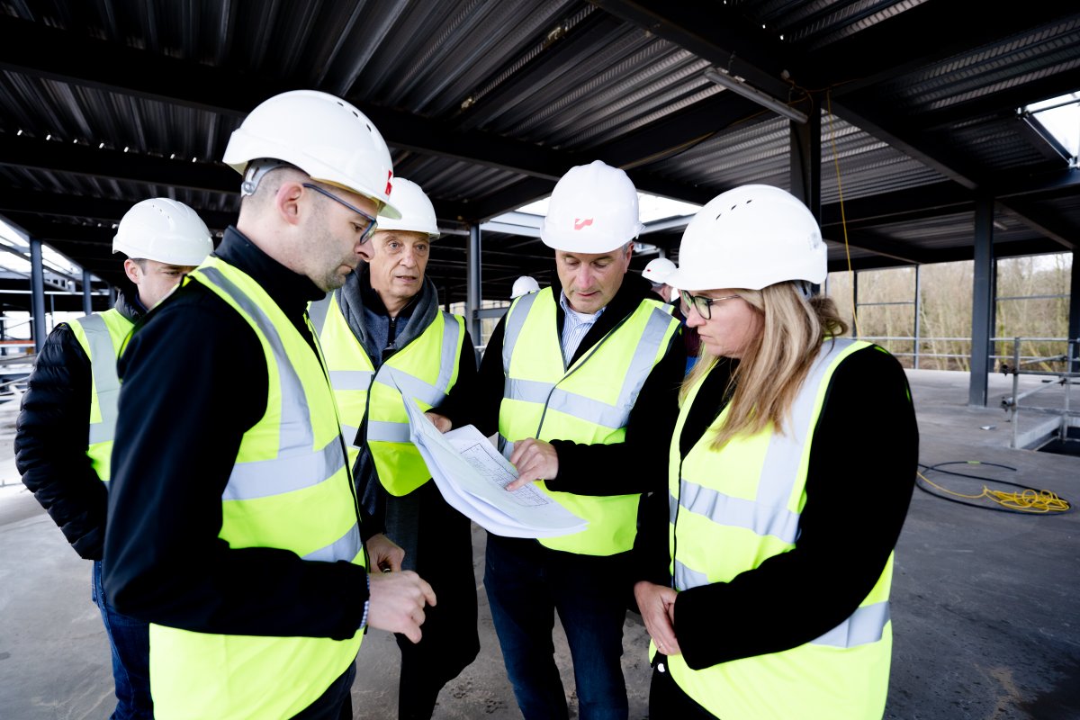 We have reached the top 👆🥳 Not one of our tallest buildings, but the top is the top!! We were delighted to welcome the @Sensata team to site yesterday to celebrate another milestone 💪 #toppingout #reachedthetop #toppingoutceremony #newoffices #techcentre #centre #Sensata