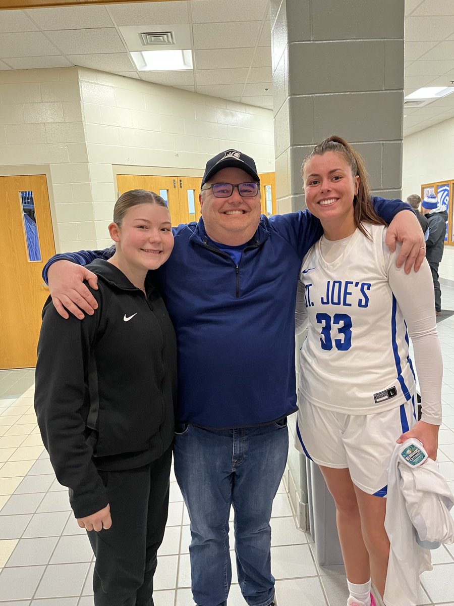 donabbott73's tweet photo. Makes an old coach proud to see two of his former ballers squaring off in the GNAC quarterfinals! Great job Ava and Grace! #togethernevergraduates ⁦@SJCmonks⁩ ⁦@RivierRaiders⁩ https://t.co/v9Jk08luFl
