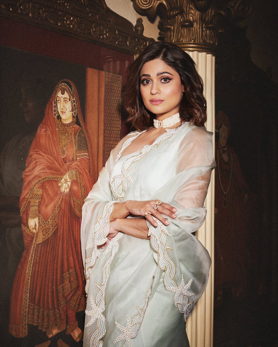 ShamitaShetty's tweet photo. In a world full of trends, dare to be timeless 🦋 https://t.co/oWkzrBHQQu