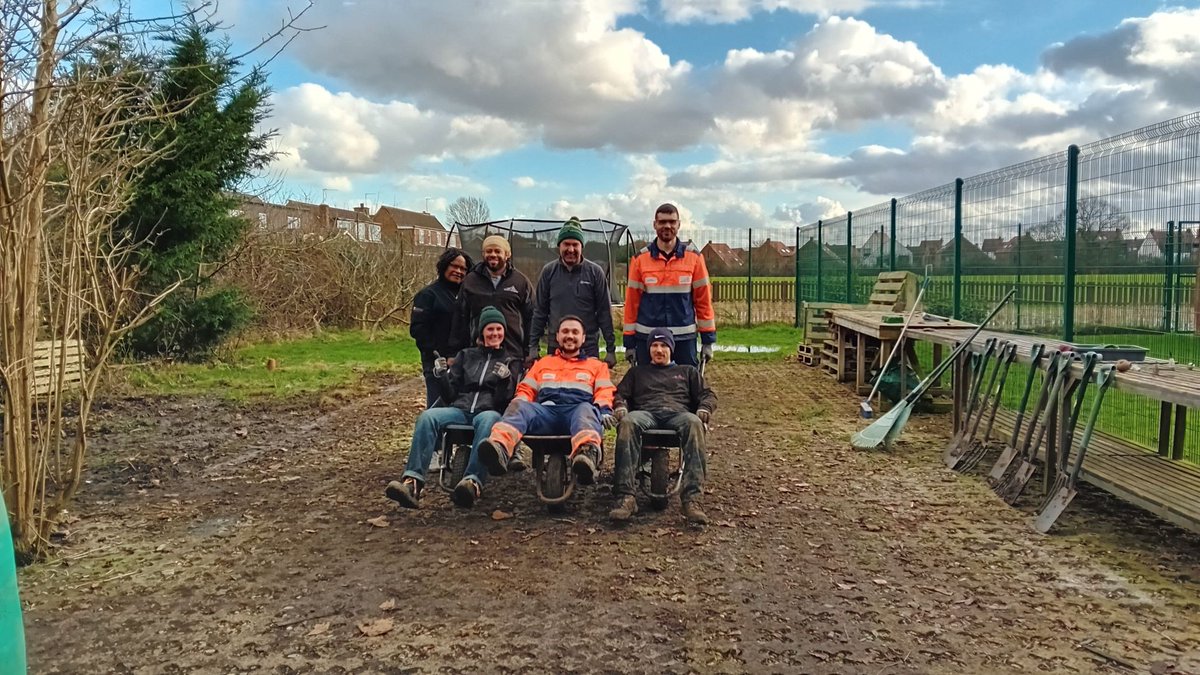 🌳Last week S&amp;J were proud to lend a hand to our friends at <a href="/SaintGobainUK/">Saint-Gobain UK & Ireland</a>  when they required a skip to clear an allotment to make way for a new sensory garden at Applefields School! 🌾🎼
🌷A great way to get the community together, we cant wait to see the finished project! 😀
