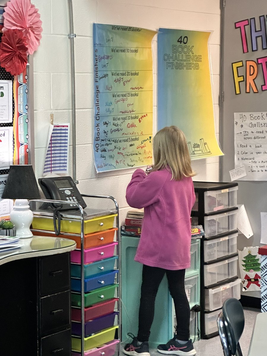 theteachermama's tweet image. Goal getting reader sighting… 🙌💪 #40bookchallenge