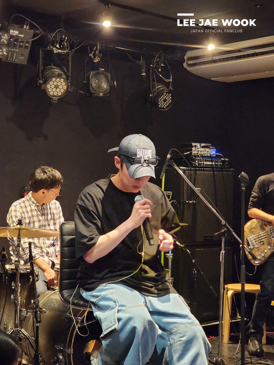 ／   #LEEJAEWOOK ＼
FAN MEETING IN OSAKA
＼🫧#NOVEMBER🫧／

🥰リハーサルビハインドその２🥰

バンドの方々とリハーサル🎤

集中している姿が
とても素敵です✨

その他の写真は
[GALLERY] / [COMMUNITY]
限定公開中👇
leejaewook.jp
_______________________⭐

#イジェウク #이재욱
