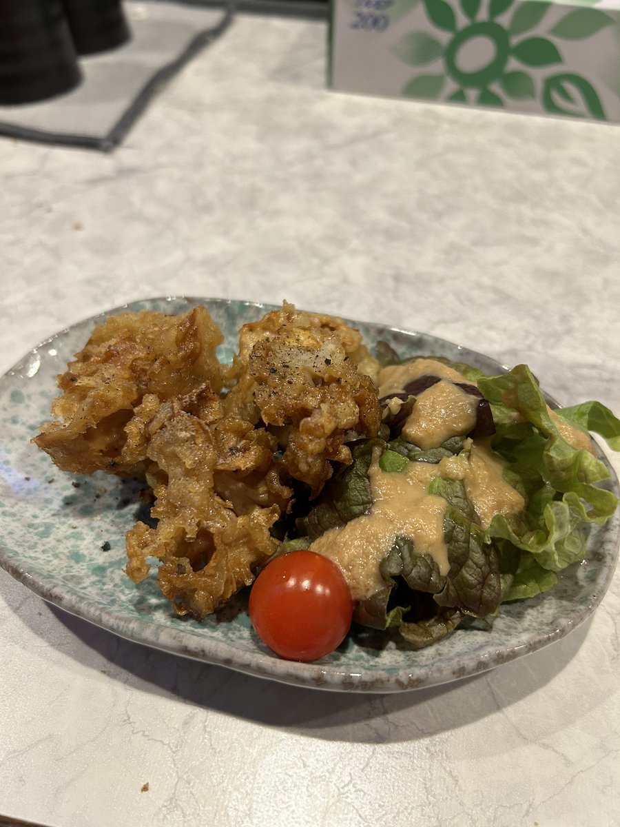 yoshitomo141's tweet photo. 今日はビーガン料理のバーに。
野菜ばっかりでここまで美味しくなるんやなぁといっつも感心します。
マスターと楽しく話もできるしオススメです😊
#Karip https://t.co/x6O2sBzQIp