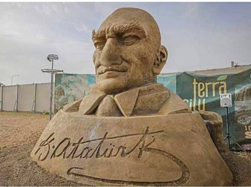 Şeriatçılar yaptı                      Laikler yaptı
             👇                                                  👇