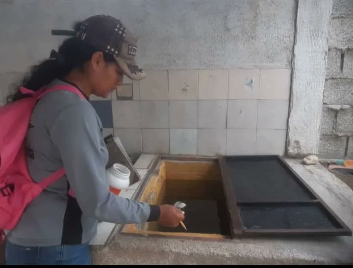 MalarioMerida18's tweet photo. Habitantes del sector Mucumbu atendidos con jornadas de abatización.
 Los residentes del sector Mucumbu de la parroquia Lagunillas del municipio Sucre, fueron protegidos a través de  jornada de abatizacion llevadas a cabo por Salud Ambiental. https://t.co/GAXYOtpx0G