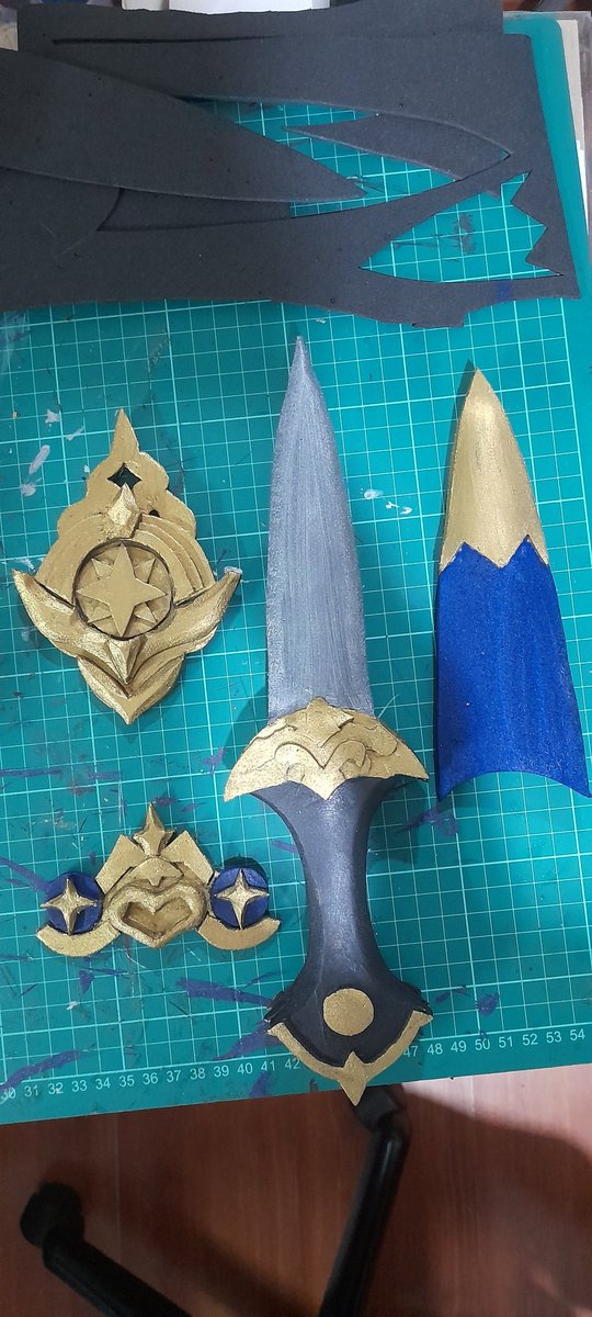 adrentik's tweet photo. the accessories foe the byleth cosplay are complete. now i have to make the actual outfit :") https://t.co/n7Plqc6UKj