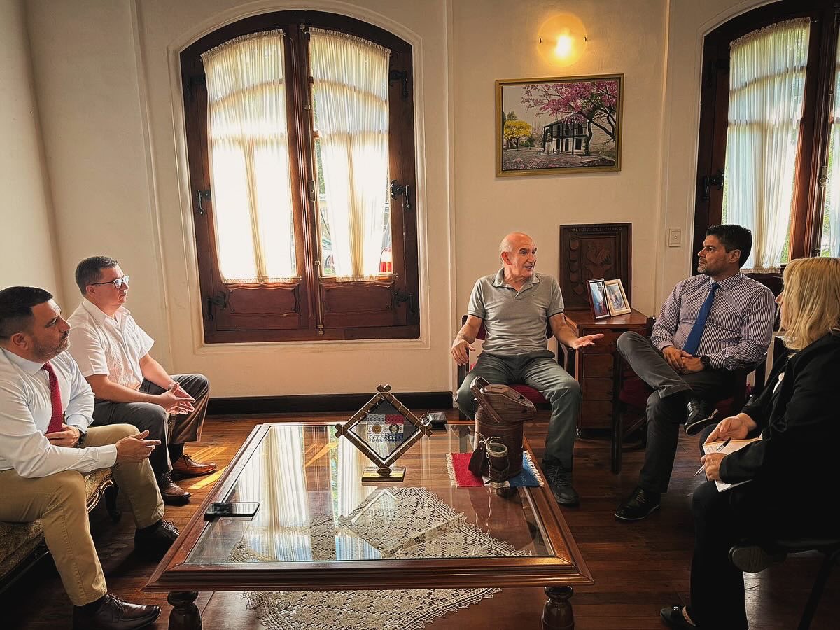 Reunión de trabajo con el Presidente de la Casa Paraguaya en Resistencia Ing. Julio Velazco. Establecimos un cronograma de trabajos y actividades que desarrollaremos en conjunto con nuestra colectividad.

#ConsuladoPy #CasaPy #Resistencia #Chaco
