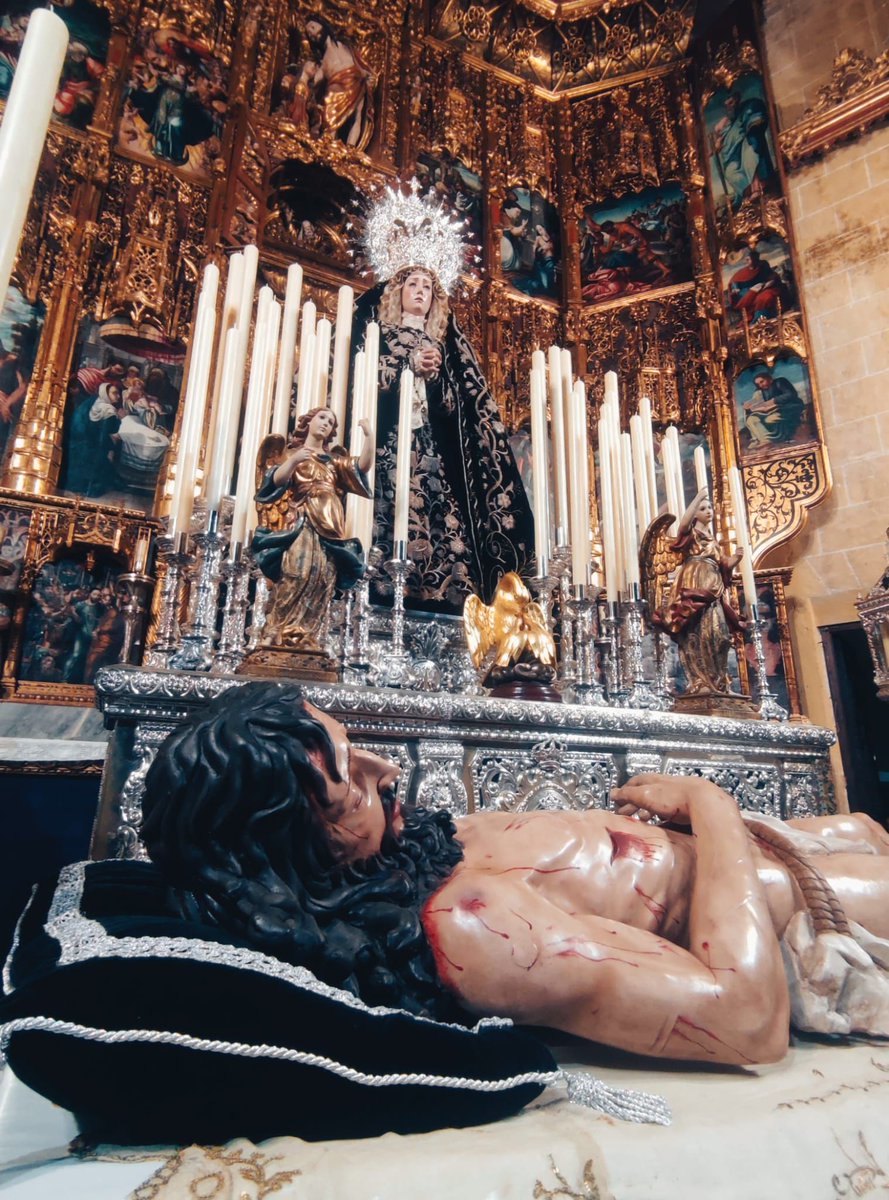 lasoledadarcos's tweet photo. #GALERÍA | A falta del exorno floral, así lucen nuestros Sagrados Titulares en el altar efímero diseñado por nuestro equipo de priostía el Solemne Triduo que dan comienzo hoy miércoles a las 20h. https://t.co/GJyOya7EXt