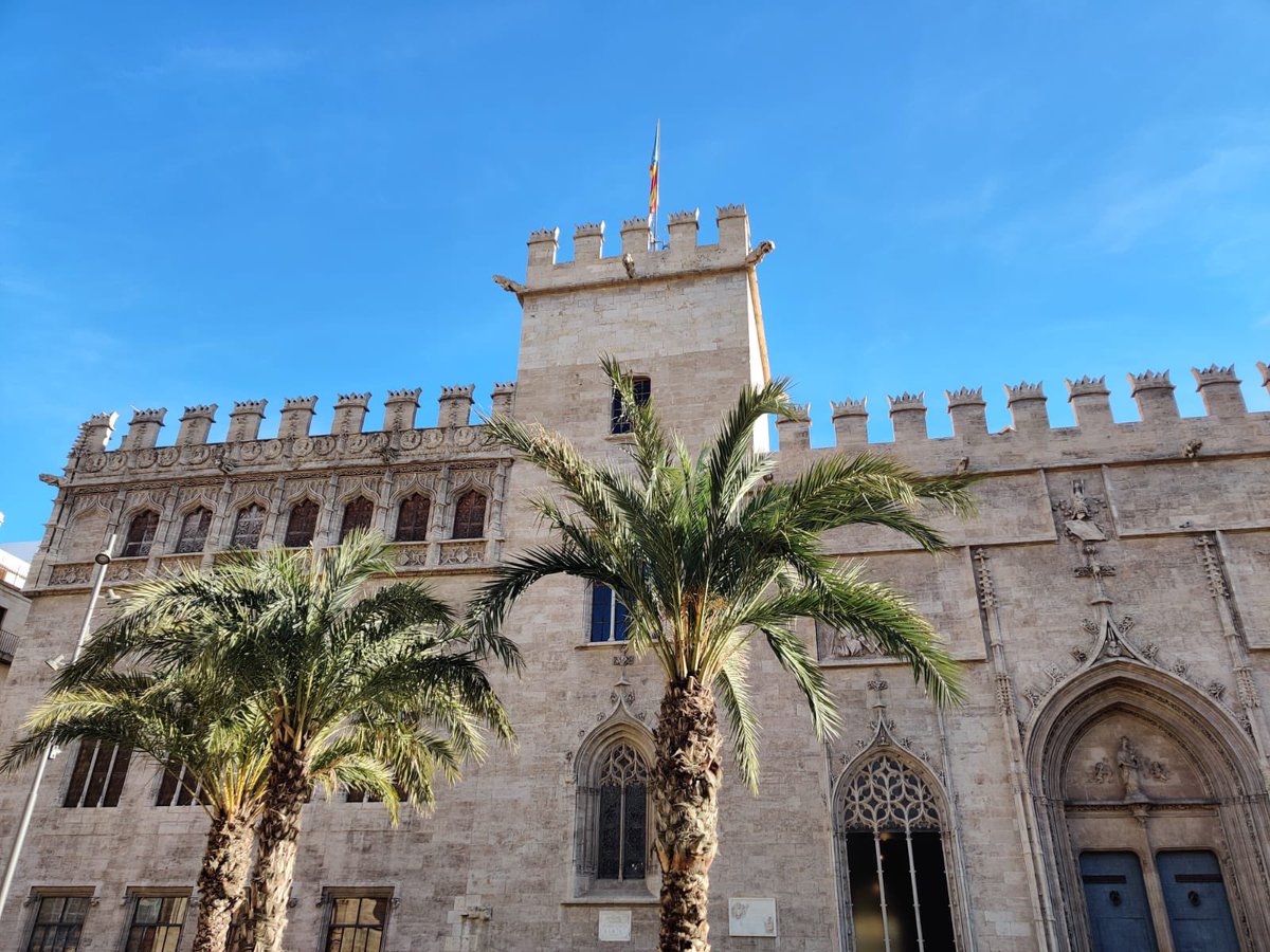 Projet PEER4BACHIBAC avec <a href="/Lopezflorence3/">Lopez florence</a>
✏️ Développer le « jobshadowing » entre la province de Valence et notre académie
✏️Partager des ressources pédagogiques sur des thématiques et projets communs
✏️ Impulser des partenariats bilatéraux entre les sections Bachibac 🇫🇷 et 🇪🇸.