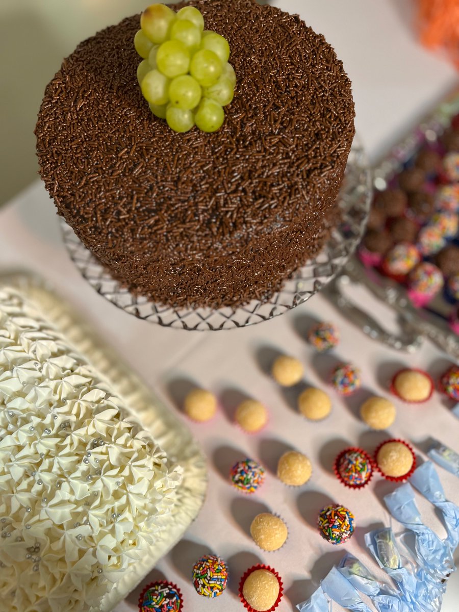 esseboloetudo's tweet photo. Trabalhamos com festa anos 90 raiz! 🤭🎂 🧑🏾‍🍳 Quantas memórias afetivas desbloqueadas aí ? Instagram @esseboloetudo https://t.co/T3Z3uS7u71