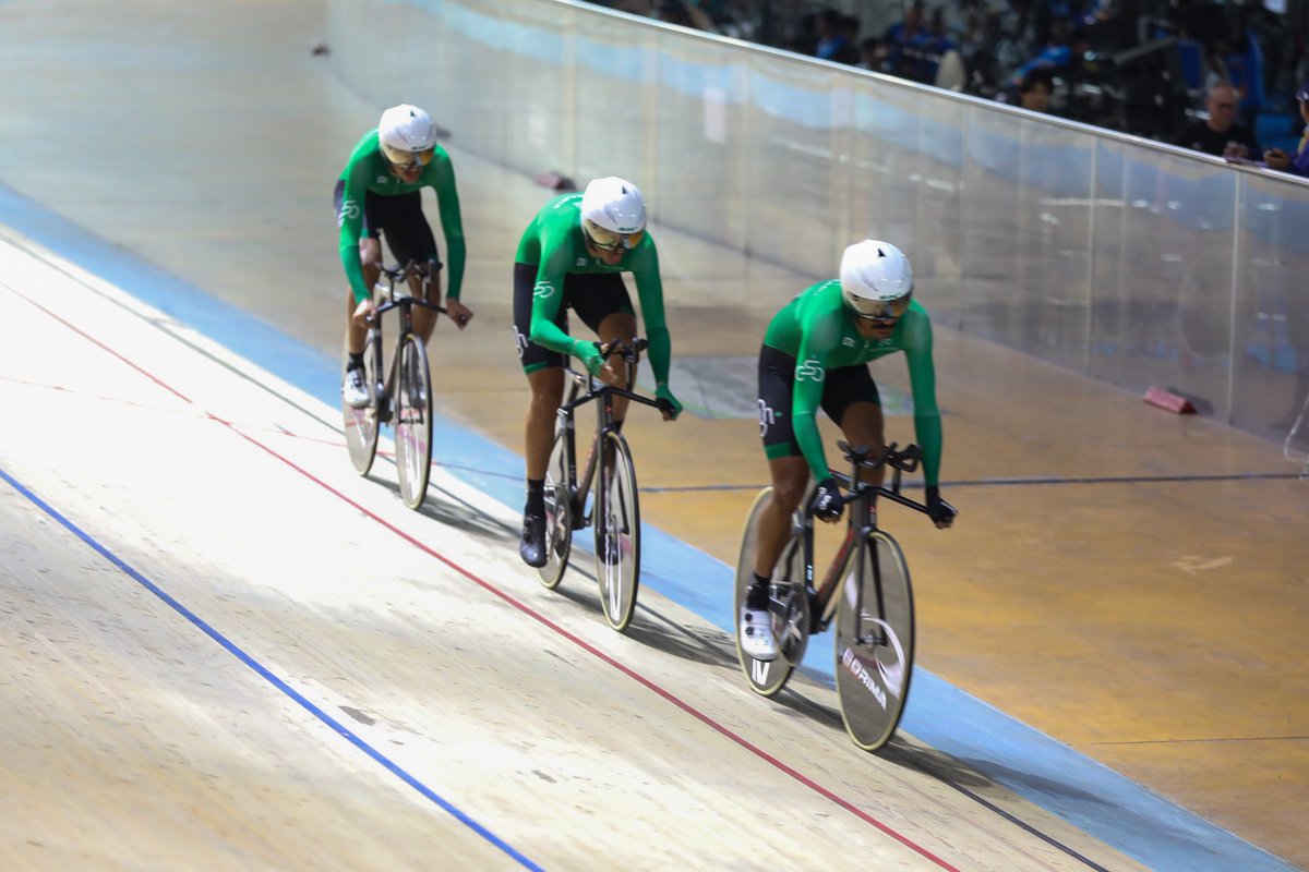 Saudi_Cycling's tweet photo. 📸
 شباب الأخضــر 🇸🇦
 في اليوم الأول من آسيوية المضمار 👏🏻 https://t.co/ZJJ8XcyyX6