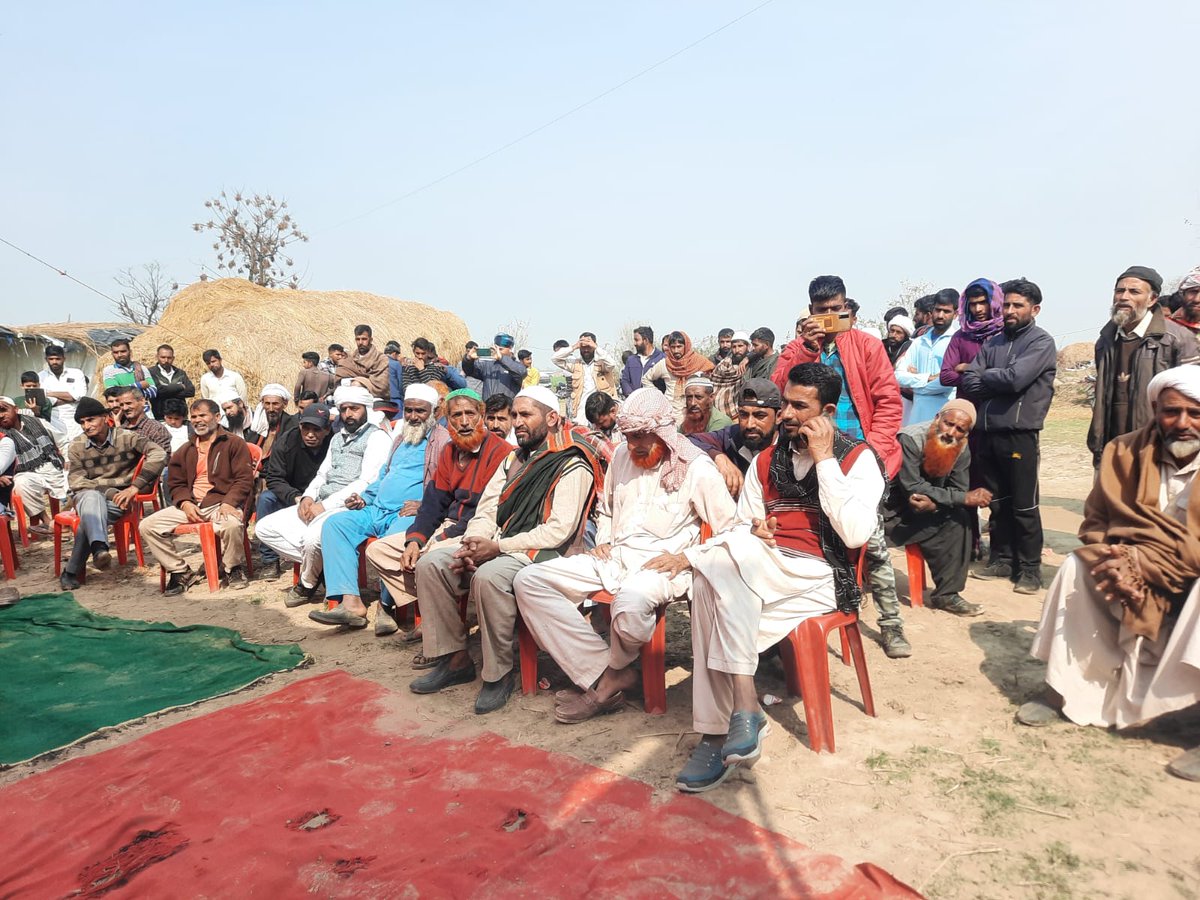 ZahidParwaz's tweet photo. 150 families of Parthli Manjli village of Kathua being displaced by Govt &amp; want to construct a factory there which is strongly condemnable &amp; we want to ask the Govt why Gujjar Bakerwals always remain on their soft target. The Project can be constructed anywhere else why there? https://t.co/7pBWjpM8yB