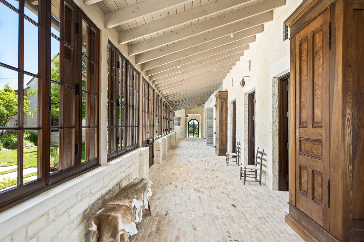 RenaissanceGSB's tweet photo. Sisterdale Farms ranch is one of the most iconic projects we’ve worked on. This article in Luxe Magazine offers some fascinating insights into the property’s storied past: https://t.co/1P2KvXyhd0
#Renaissance #Texas #Architecture #CustomBronze https://t.co/PDDxZ5xHor