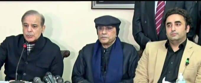 کچے کے ڈاکو غیرت مند ڈاکو ہیں 

یہ پکے کے ڈاکو ہیں