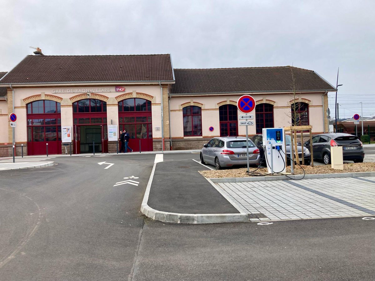 ccsucy's tweet photo. Bravo aux équipes de la Direction Régionale des Gares du GE d’avoir conçu et réalisé le pôle d’échange multimodal de Raon l’Etape. Merci à tous les financeurs, à @david_valence d’avoir été présent pour l’inauguration ce jour et à @OlmetaDominique de m’avoir représenté https://t.co/pv03QPuQVZ