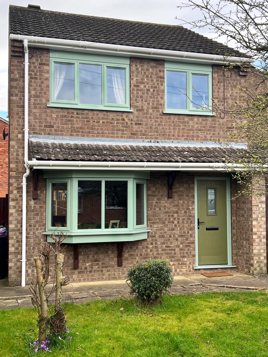 JacksonWindows's tweet photo. Another stunning home transformation! 💚We recently finished installing these Chartwell green casement windows and french doors to this lovely Lincolnshire home. The Reed green composite front door finishes off the property perfectly.

Find out more 👇
https://t.co/HIzBqZEszU https://t.co/1rzWmHkLAF