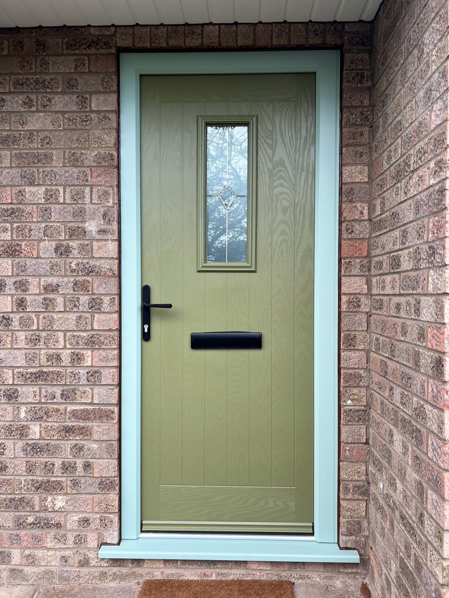 JacksonWindows's tweet photo. Another stunning home transformation! 💚We recently finished installing these Chartwell green casement windows and french doors to this lovely Lincolnshire home. The Reed green composite front door finishes off the property perfectly.

Find out more 👇
https://t.co/HIzBqZEszU https://t.co/1rzWmHkLAF